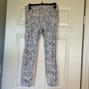Athleta Salutation Leggings with Pockets, Size M